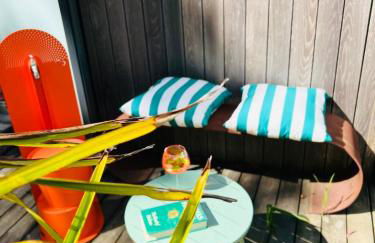 Cosy Mirrored House next to a Magical Swimming Lake - Foto 11