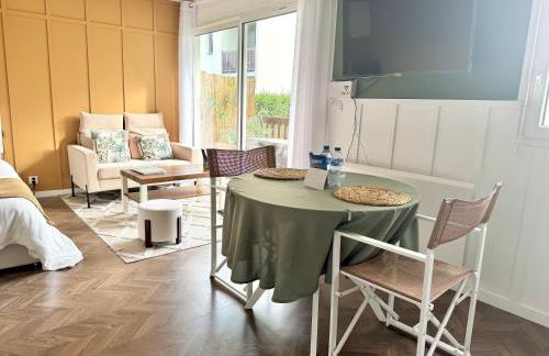 La Petite Oasis - pour 2pers - 2km du Centre Juno Beach et plage du Débarquement - 10min à pieds du centre ville & de la plage - balcon - exposition sud - stationnement & wifi gratuits - Photo 1