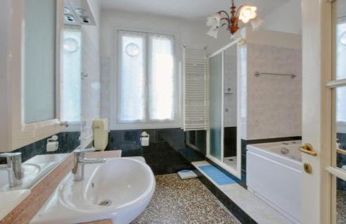 2 Bedroom Awesome Apartment In Terrile - Foto 17