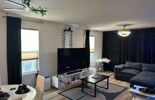 Cozy Stay with Pool Relax with Easy Access to Highway - Foto 46