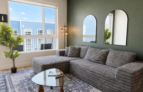 Elegant Escape 10 Min from Disneyland With Pool & GYM - Foto 1