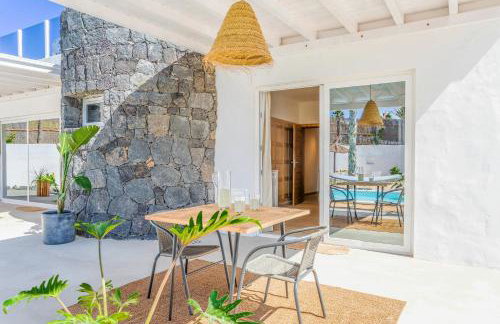 Boutique Beach Villa by Lanzarote Retreats - Private Pool - 1 min walk to Sea Pool - Photo 46