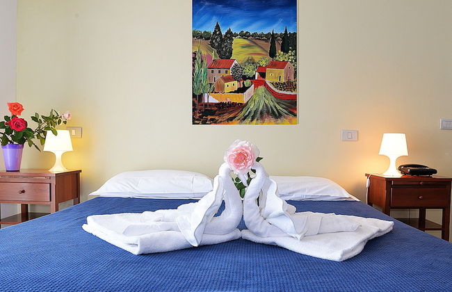 Room in Apartment - Two-room Apartment - Foto 3