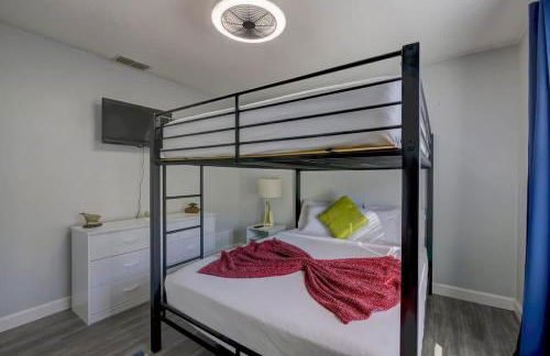 Family Fun Ping Pong BBQ Walk to Park Nearby - Photo 30