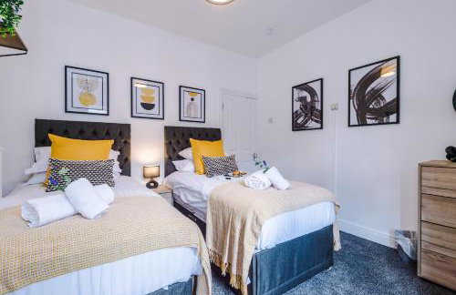 NEW! Spacious 3-Bed Home in Newcastle-under-Lyme by 53 Degrees Property, Ideal for Business, FREE Parking! - Foto 30