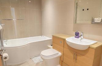 2-Bed Apartment in Bridgwater - Comfy & Central - Foto 6
