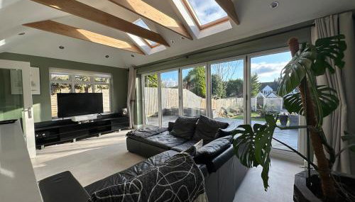 Luxury 3 bed cottage with Sauna, Chobham, sleeps 6 - Foto 1