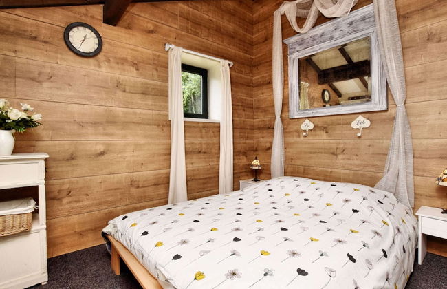 Bungalow With View Near Coo - Photo 2