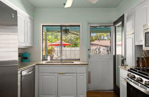 New Remodeled 4 BDRM Central Austin W/Pool & Patio - Foto 8