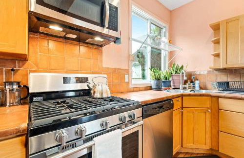 Unique Eastport Bungalow w Yard - Foto 15