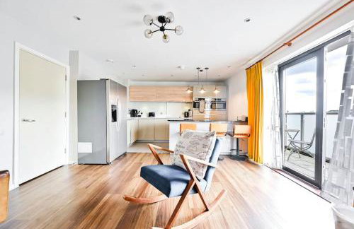 Stylish 2 bed 2 bath apt in Wembley - Foto 8
