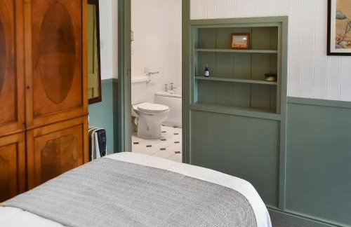 Riverside Retreat - Photo 16