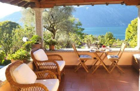 Casa Intignano - Camera con bagno e portico vista lago - Foto 2