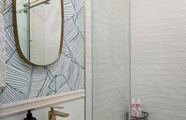 Beautiful Studio Near Hollywood! Sleeps 2! - Photo 19