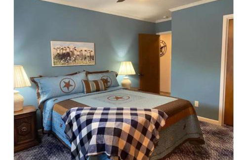 StockYards! Walk 3 Blocks-Ranch House sleeps 8 - Foto 27
