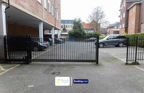 Large 2 Bedroom Apartment By The One Retreats Short Lets & Serviced Accommodation Horley Close To Gatwick Airport - Foto 4