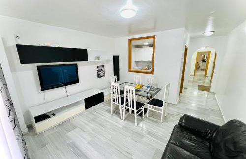Precioso apartamento cerca del mar con wifi, piscina y parking - Photo 11
