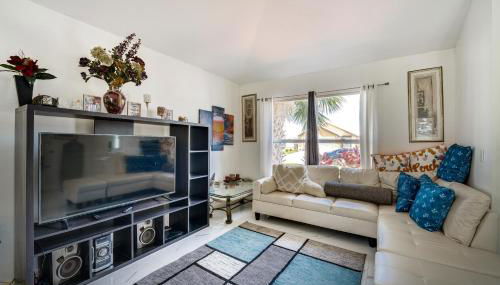 Kissimmee Vacation Rental with Pool about 6 Mi to Disney - Foto 2