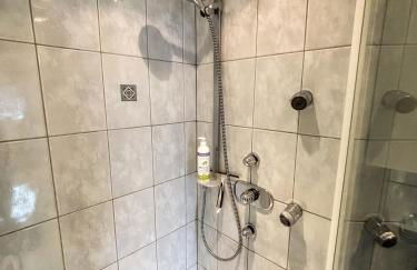 Le Green Field Lodge - Parking Gratuit - Standing - Centre Ville - Commerces à Proximité - Foto 22