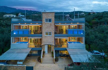 Grand Suites with Private Pools - Photo 26