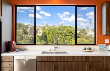 Silverlake Sunset Treehouse • Art-Filled Escape w Jacuzzi Sauna AvantStay - Foto 13