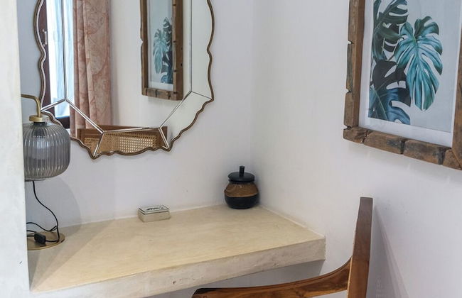 Solymar Staffed Beach Front Villa - Photo 6