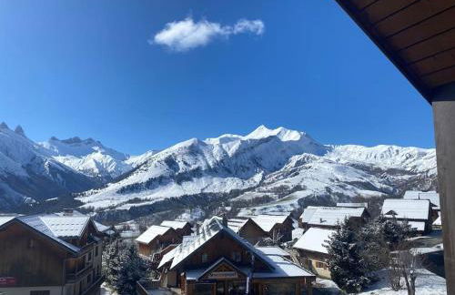 vue splendide montagnes centre village pieds des pistes et remontées Mécaniques - Foto 24