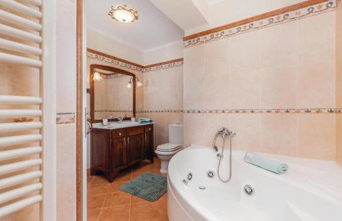 5 Bedroom Beautiful Home In Labin - Photo 58