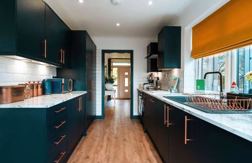 Luxury Renovated Bungalow with wheel chair access, Hot Tub and Fire Pit - Foto 3