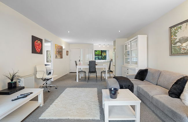 Stylish Central 2BR Apt nr Hospital - Foto 21