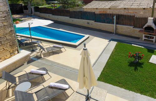 Villa Patrick-Luxury stone house in the center of Istria - Photo 6