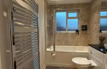 Cosy 2 bed house with driveway parking and garden - Foto 15