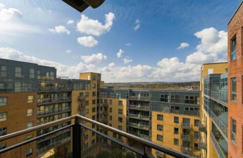 Stylish Apartment in Great City Location, Parking Possible - West One - Photo 15