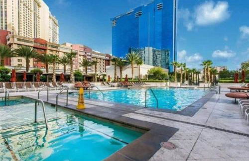 MGM 05717 Signature Studio Strip View w Balcony - Foto 2