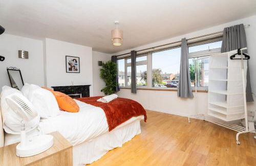 Homely Hornchurch - 5 Bed House - Foto 10