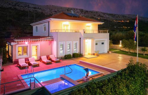 VILLA MILLA with private pool, jacuzzi, sauna, gym, max. 8 person - Photo 1