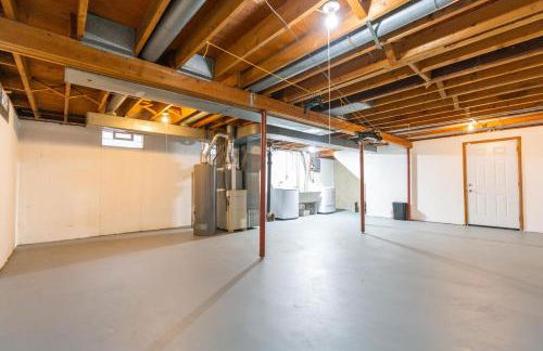 Akron 2 Bed 1 Bath Flight Themed Oasis Dog Friendly - Foto 14