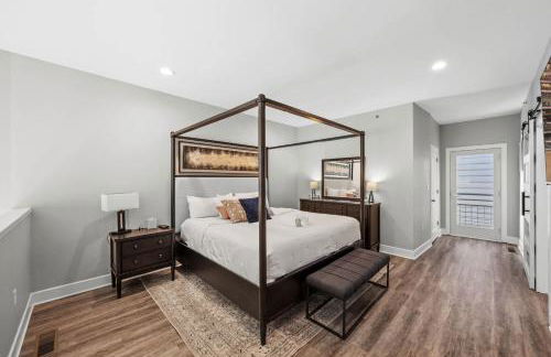 NEW Elegant Downtown Escape with Modern Comforts - Foto 2