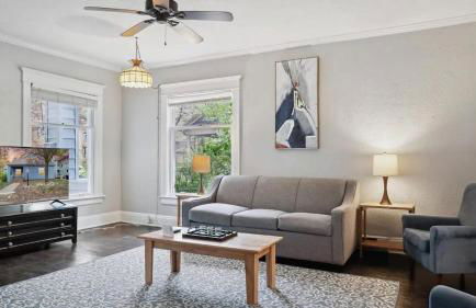 Blue & Gold Retreat sleeps 14 Minutes from ND - Photo 6