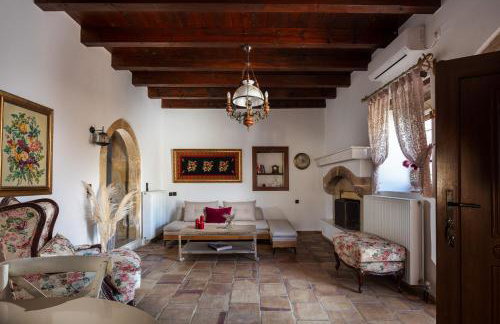 Captain's Hyatt - Photo 12