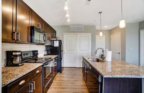 The Urban Oasis Garage Parking Walk-In Shower - Foto 47