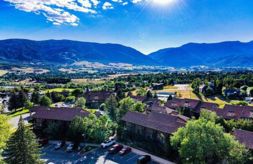 Welcoming Wolf Getaway WL1405 Ski Escape Hot Tub - Foto 41