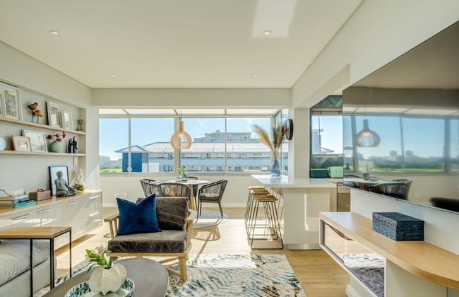 Exquisite Mouille Point Apt by Golf Course Serene Suite - Photo 39