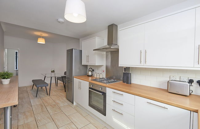 2 Bed Derby House- Parking - Rolls Royce - Foto 10