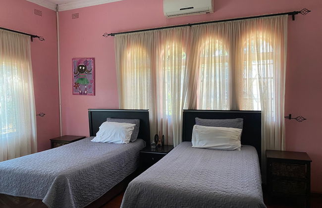 Luxurious 4 bed With Pool in Helensvale - 2255 - Foto 43