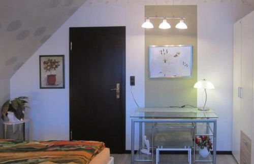 Schöne Ferienwohnung im HAUS SONNENGARTEN mit WLAN und Parkplatz in Achim bei Bremen - Foto 8