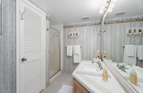 Ocean Front 2-bed, 2-bath 6th-floor comfy and inviting condo unit on Hutchinson Island - Photo 14
