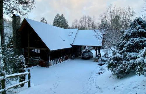 Luxury Riverfront Lodge - Sleeps 12, VIEWS, Fireplaces, Dogs OK - Photo 54