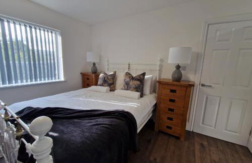 Modern & Spacious 5 Bedroom Bungalow with Parking Near Brecon Beacons & Bike Park Wales - Photo 18