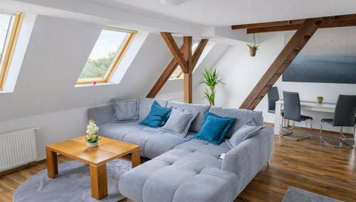 Larooms Merseburg - Apartment LP01 - 2 Zimmer, 2 Einzelbetten, 1 Doppelbett, große Couch, Küche, Balkon, Waschmaschine - Foto 3